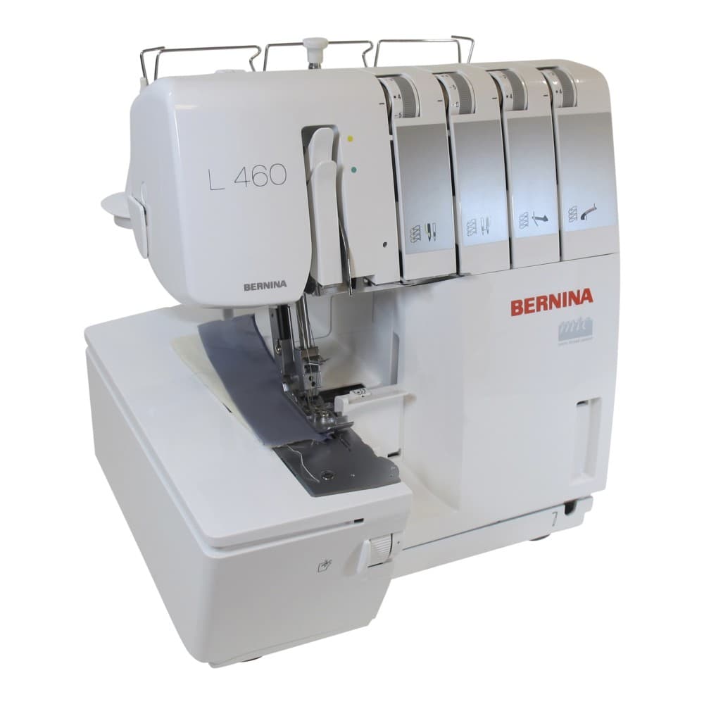 Bernina L 460 lockmachine met Free-Hand System en aanschuiftafel