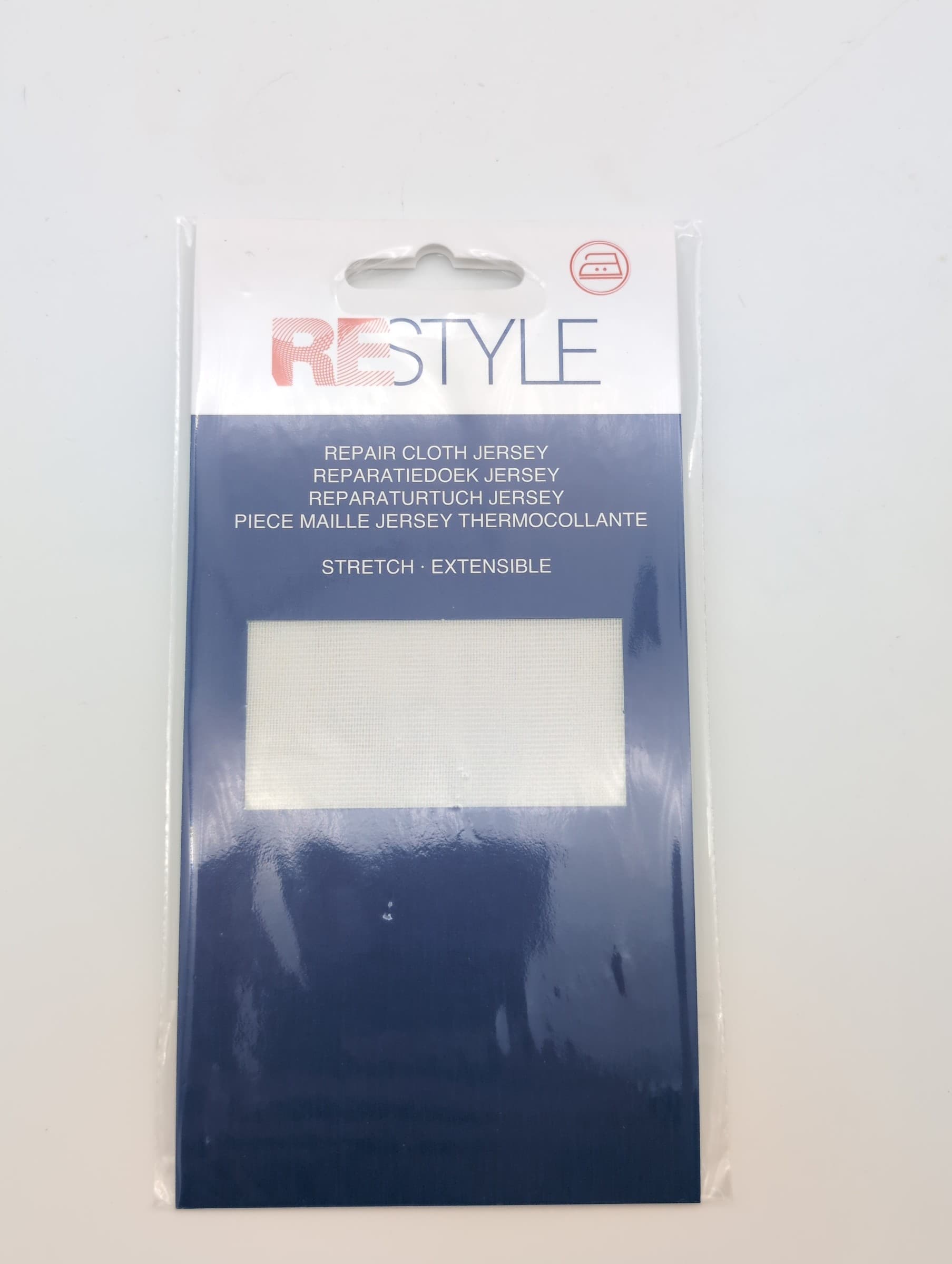 Voor- en achterzijde van Restyle wit jersey reparatiedoek van 12 x 45 cm met gebruiksaanwijzing en barcode